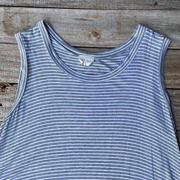 143 Story Women’s Sleeveless Tunic - Picture 2 of 6